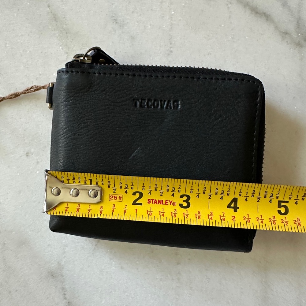 Tecovas Black Leather Zip Wallet with Embossed Logo - Picture 7 of 7